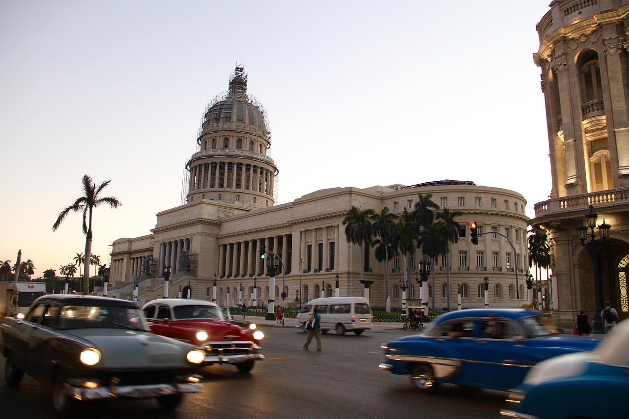 La Habana y Varadero: Encanto Caribeño entre Historia y Mar - Imagen 2